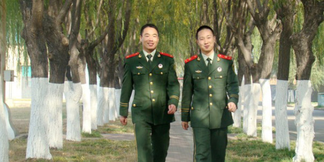 勞動創(chuàng)造幸福未來，風(fēng)琴防護(hù)罩生產(chǎn)廠家祝祝你胸前戴紅花！